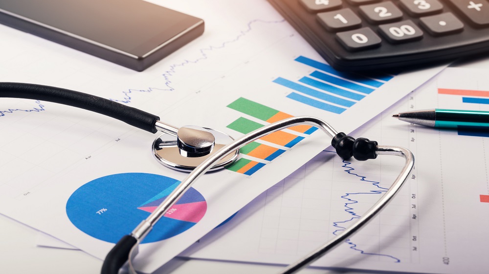 Symbolbild Statistik mit Diagrammen, einem Stethoskop und Taschenrechner, Diabetes 