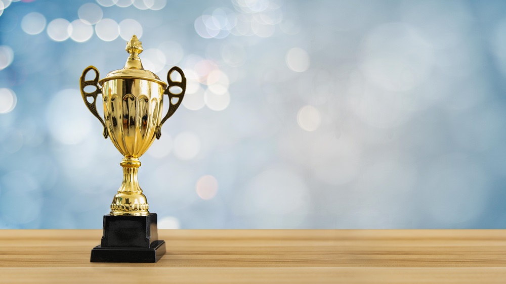 Ein Pokal auf einem Tisch, Auszeichnung