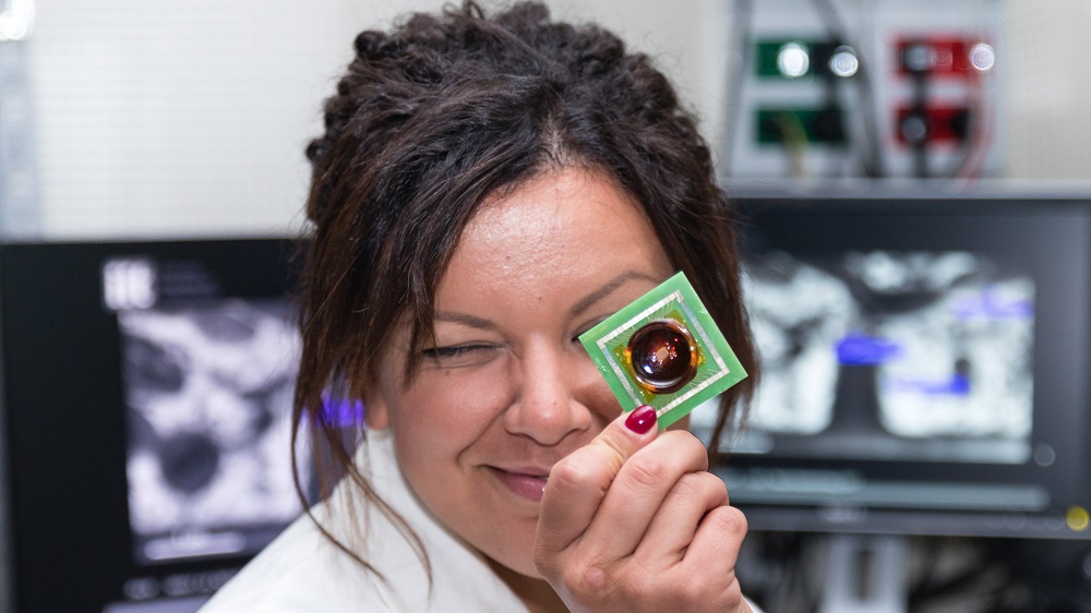 Prof. Francesca Santoro hat einen  Netzhaut-ähnlichen Biochip entwickelt