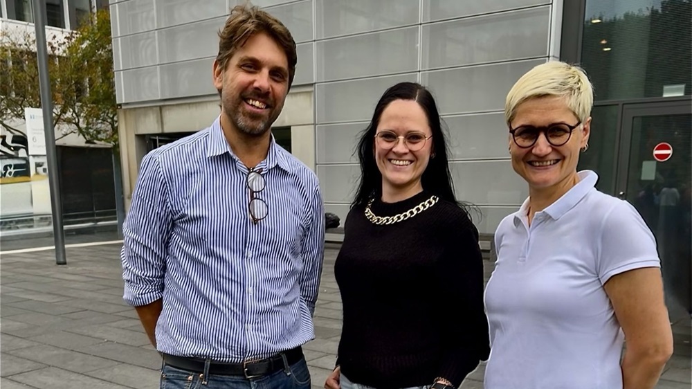 Prof. Dr. Daniel Belavy, Doktorandin Deborah Jost und Prof. Dr. Katja Ehrenbrusthoff (v.l.n.r), Rückenschmerzen