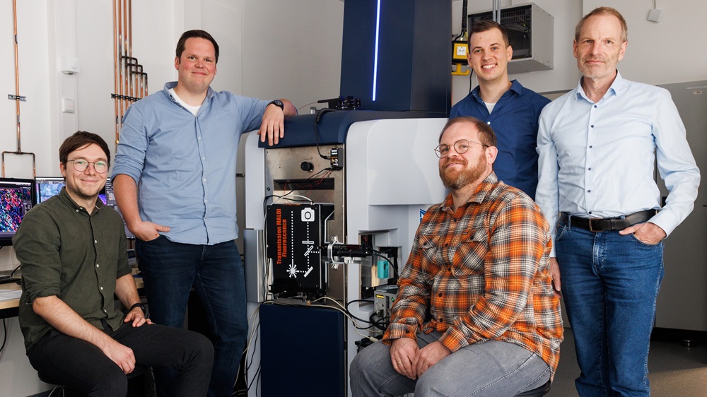 Von links: Dr. Sebastian Beßler, Dr. Alexander Potthoff, Dr. Jens Soltwisch, Dr. Jan Schwenzfeier, Prof. Dr. Klaus Dreisewerd. Fluoreszenzmikroskopie