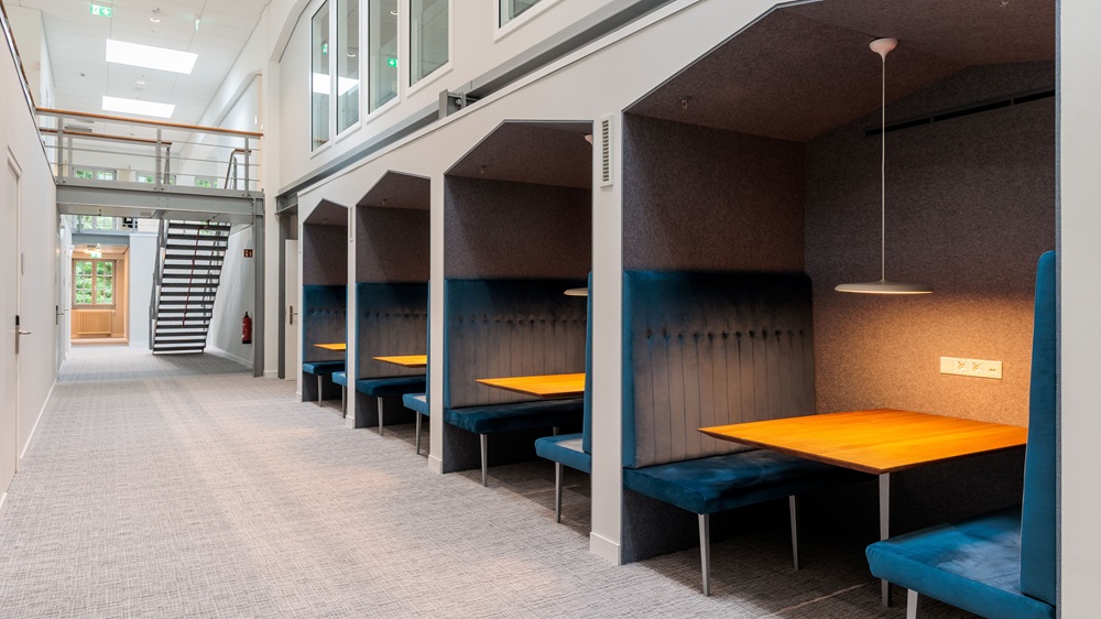 Das New Work-Konzept im ZDM ermöglicht es den Forschenden, in kleineren oder größeren Gruppen in verschiedenen Räumlichkeiten zusammenzukommen, etwa in den hier abgebildeten schalldichten Boxen, Digitale Medizin