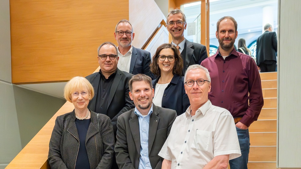 (von rechts nach links): (Reihe eins: Prof. Dr. Birgitta Weltermann, Bonn; Prof. Dr. Martin Mücke, Aachen; Prof. Dr. Stefan Wilm, Düsseldorf; Reihe zwei: Prof. Dr. Horst Vollmar, Bochum; Prof. Dr. Beate Müller, Köln; Prof. Dr. Michael Pentzek, HAFO.NRW; Reihe drei: Prof. Dr. Achim Mortsiefer, Witten/Herdecke; Prof. Dr. Jürgen in der Schmitten, Essen. Allgemeinmedizin
